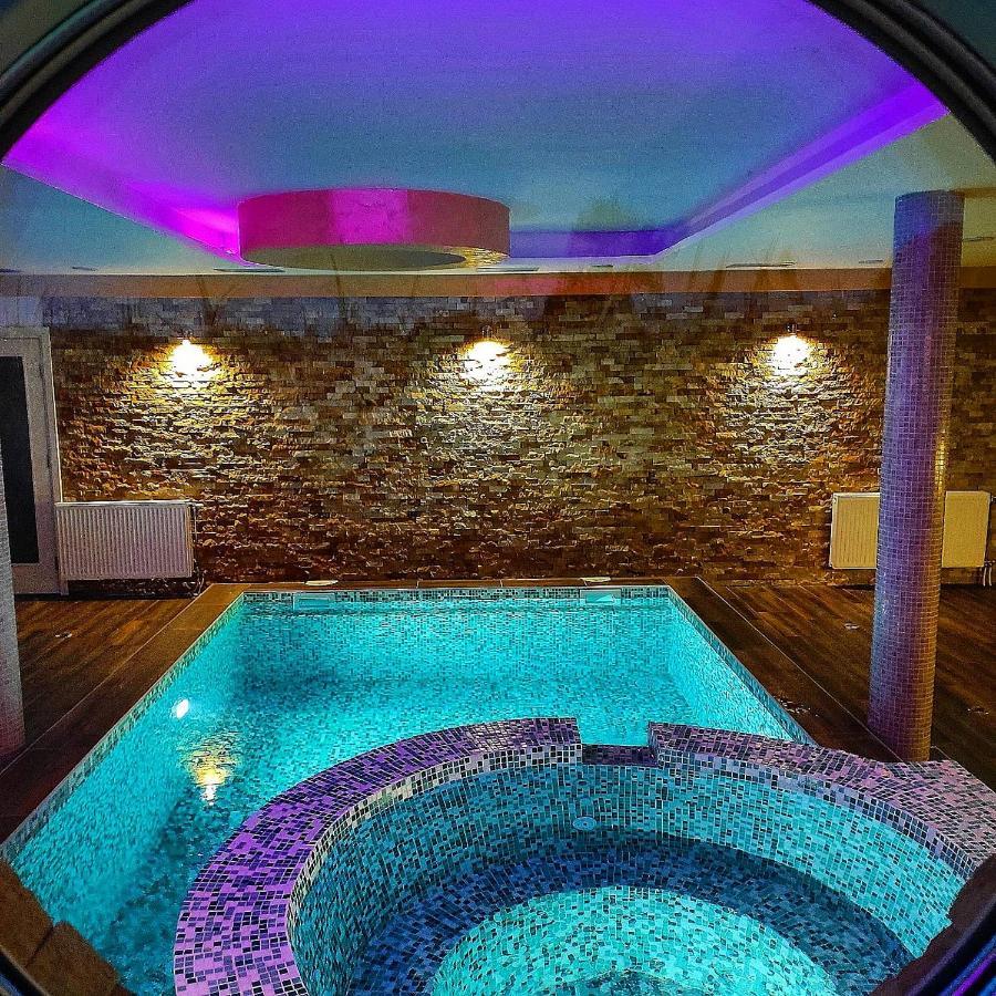 V & V Villa Lalince Luaran gambar