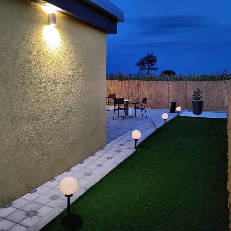 V & V Villa Lalince Luaran gambar